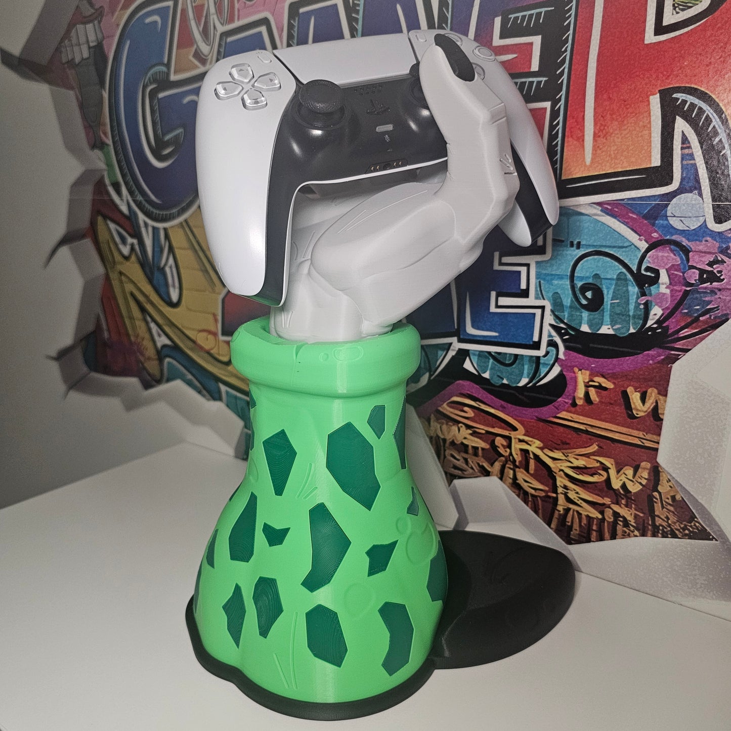 Universal Controller Stand - Cell from Dragon Ball