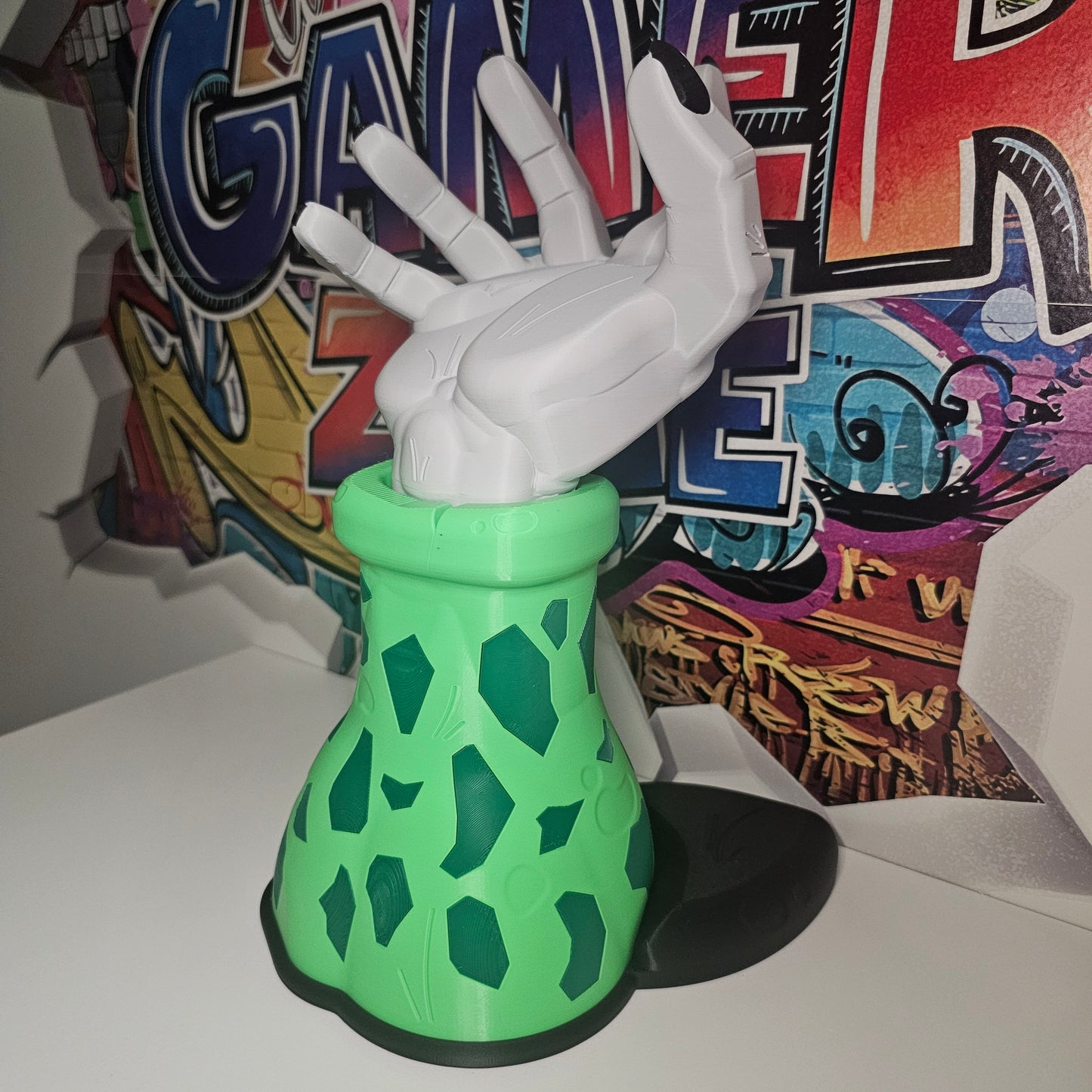 Universal Controller Stand - Cell from Dragon Ball