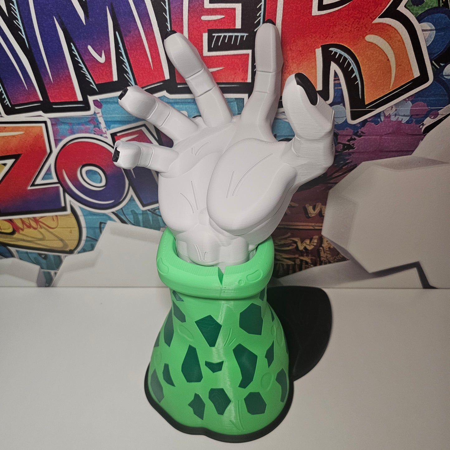 Universal Controller Stand - Cell from Dragon Ball